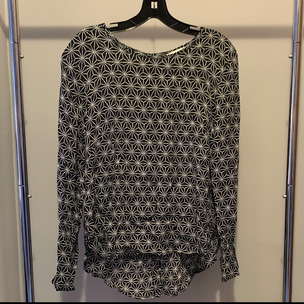 2/$20 HM Black and White Patterned Long Sleeve Blouse